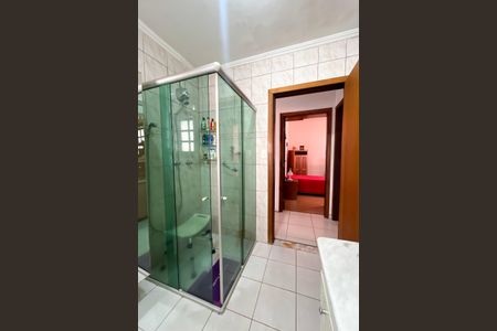 Casa à venda com 225m², 3 quartos e 5 vagas Casa à venda com 225m², 3 quartos e 5 vagasBanheiro