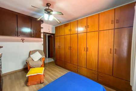 Casa à venda com 225m², 3 quartos e 5 vagas Casa à venda com 225m², 3 quartos e 5 vagasQuarto 3