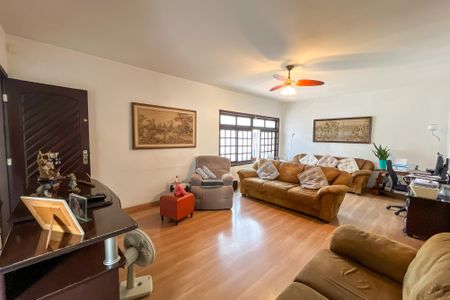 Casa à venda com 225m², 3 quartos e 5 vagas Casa à venda com 225m², 3 quartos e 5 vagasSala