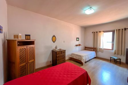 Casa à venda com 225m², 3 quartos e 5 vagas Casa à venda com 225m², 3 quartos e 5 vagasQuarto 2