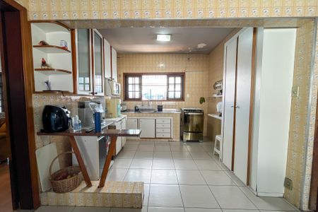 Casa à venda com 225m², 3 quartos e 5 vagas Casa à venda com 225m², 3 quartos e 5 vagasCozinha