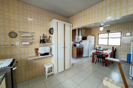 Casa à venda com 225m², 3 quartos e 5 vagas Casa à venda com 225m², 3 quartos e 5 vagasCozinha