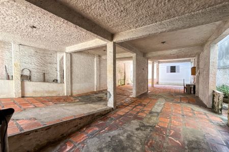 Casa à venda com 225m², 3 quartos e 5 vagas Casa à venda com 225m², 3 quartos e 5 vagasQuintal/Garagem