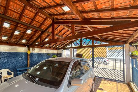 Casa à venda com 225m², 3 quartos e 5 vagas Casa à venda com 225m², 3 quartos e 5 vagasGaragem