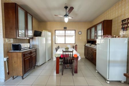 Casa à venda com 225m², 3 quartos e 5 vagas Casa à venda com 225m², 3 quartos e 5 vagasCozinha