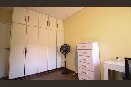 Casa à venda com 200m², 5 quartos e 2 vagasQuarto 2