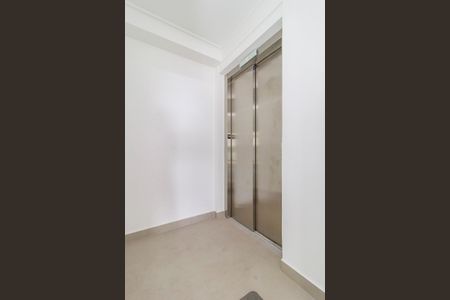 Apartamento à venda com 227m², 4 quartos e 4 vagas Apartamento à venda com 227m², 4 quartos e 4 vagasSala - Hall Privativo