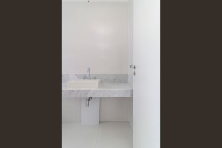 Apartamento à venda com 227m², 4 quartos e 4 vagas Apartamento à venda com 227m², 4 quartos e 4 vagasSuíte 2 - Banheiro