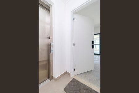 Apartamento à venda com 227m², 4 quartos e 4 vagas Apartamento à venda com 227m², 4 quartos e 4 vagasSala - Hall Privativo