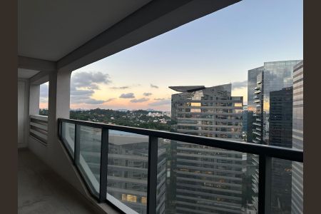 Apartamento à venda com 227m², 4 quartos e 4 vagas Apartamento à venda com 227m², 4 quartos e 4 vagasVista