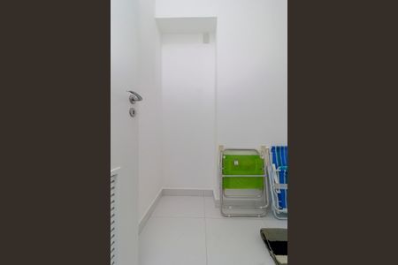 Apartamento à venda com 227m², 4 quartos e 4 vagas Apartamento à venda com 227m², 4 quartos e 4 vagasÁrea de Serviço - Quarto