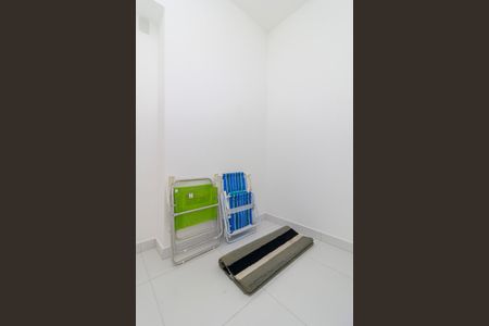 Apartamento à venda com 227m², 4 quartos e 4 vagas Apartamento à venda com 227m², 4 quartos e 4 vagasÁrea de Serviço - Quarto