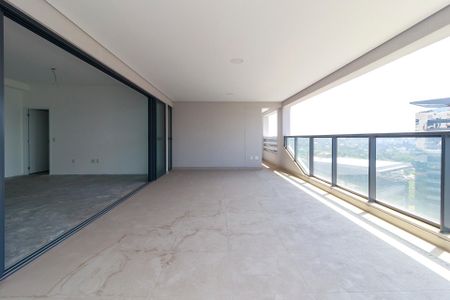 Apartamento à venda com 227m², 4 quartos e 4 vagas Apartamento à venda com 227m², 4 quartos e 4 vagasSala - Varanda