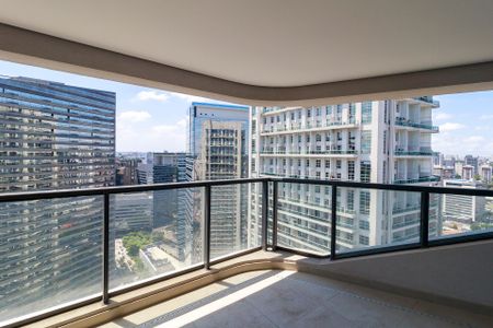 Apartamento à venda com 227m², 4 quartos e 4 vagas Apartamento à venda com 227m², 4 quartos e 4 vagasSala - Varanda