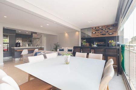 Apartamento à venda com 109m², 3 quartos e 2 vagas Apartamento à venda com 109m², 3 quartos e 2 vagasVaranda