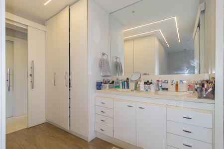 Apartamento à venda com 109m², 3 quartos e 2 vagas Apartamento à venda com 109m², 3 quartos e 2 vagasCloset - Suíte 2