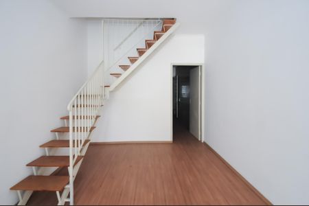 Casa à venda com 143m², 2 quartos e 1 vagaSala