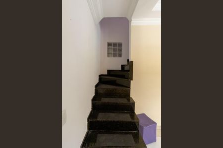 Casa de condomínio para alugar com 87m², 3 quartos e 1 vagaEscada