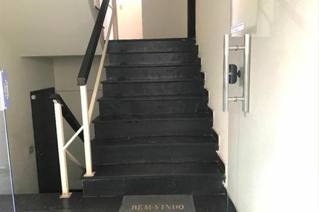 Apartamento à venda com 84m², 3 quartos e 1 vaga Apartamento à venda com 84m², 3 quartos e 1 vagaEscada