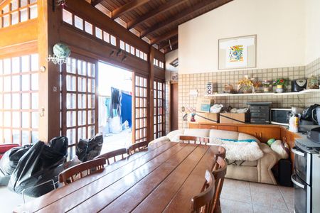 Casa à venda com 308m², 5 quartos e 5 vagas Churrasqueira