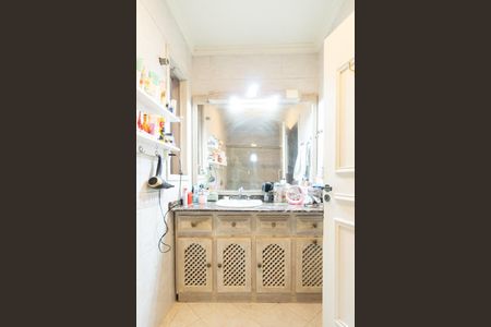 Casa à venda com 308m², 5 quartos e 5 vagasBanheiro do quarto 1