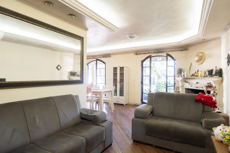 Casa à venda com 308m², 5 quartos e 5 vagasSala