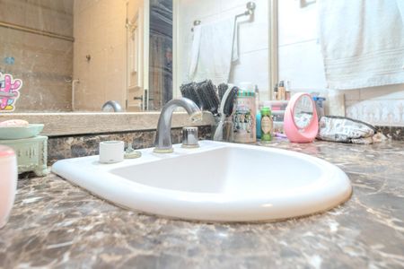 Casa à venda com 308m², 5 quartos e 5 vagasBanheiro do quarto 1