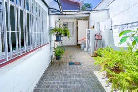 Casa à venda com 175m², 3 quartos e 2 vagas Casa à venda com 175m², 3 quartos e 2 vagasQuintal