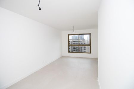 Apartamento à venda com 187m², 3 quartos e 4 vagasSuíte 2