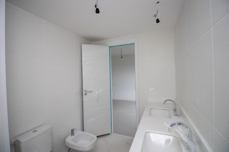 Apartamento à venda com 187m², 3 quartos e 4 vagasBanheiro da Suíte 2
