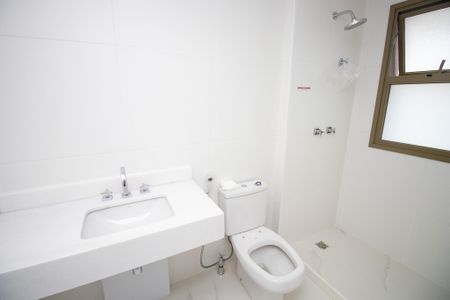 Apartamento à venda com 187m², 3 quartos e 4 vagasBanheiro da Suíte 1