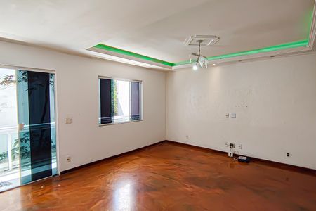 Casa de condomínio à venda com 350m², 4 quartos e 2 vagasSala