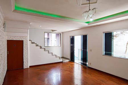 Casa de condomínio à venda com 350m², 4 quartos e 2 vagasSala