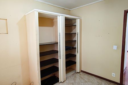 Casa de condomínio à venda com 350m², 4 quartos e 2 vagasQuarto 4