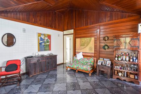 Casa para alugar com 400m², 3 quartos e 3 vagas Casa para alugar com 400m², 3 quartos e 3 vagasSala