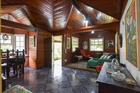 Casa para alugar com 400m², 3 quartos e 3 vagas Casa para alugar com 400m², 3 quartos e 3 vagasSala