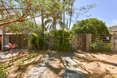 Casa para alugar com 400m², 3 quartos e 3 vagas Casa para alugar com 400m², 3 quartos e 3 vagasFachada