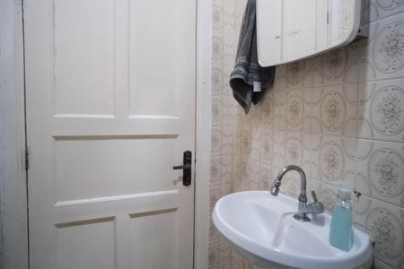 Casa à venda com 60m², 2 quartos e 6 vagasBanheiro