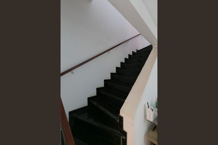 Casa de condomínio à venda com 190m², 2 quartos e 1 vaga Casa de condomínio à venda com 190m², 2 quartos e 1 vagaEscada