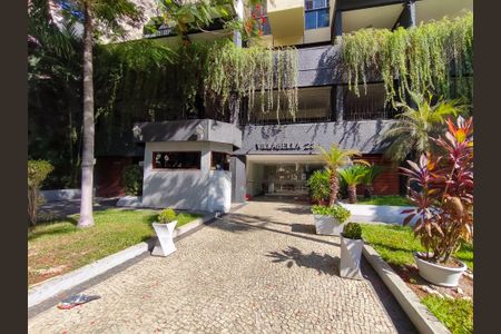 Apartamento à venda com 74m², 2 quartos e 1 vaga Apartamento à venda com 74m², 2 quartos e 1 vagaFachada e portaria