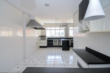 Casa à venda com 231m², 3 quartos e 3 vagasCozinha - Armários