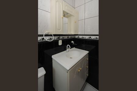 Casa à venda com 231m², 3 quartos e 3 vagasBanheiro da Suíte 2