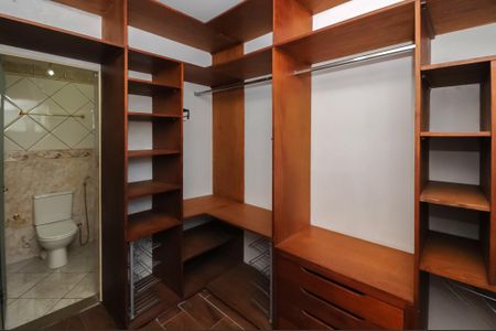 Casa à venda com 231m², 3 quartos e 3 vagasQuarto 1 ( Suíte ) - closet