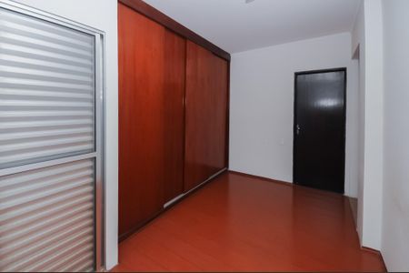 Casa à venda com 231m², 3 quartos e 3 vagasQuarto 2 ( Suíte)