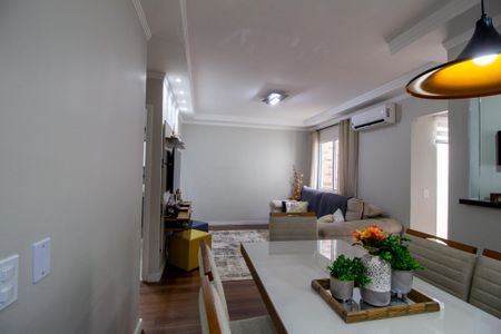 Casa de condomínio para alugar com 90m², 3 quartos e 2 vagasSala