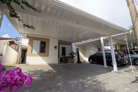 Casa de condomínio para alugar com 90m², 3 quartos e 2 vagasFachada Casa