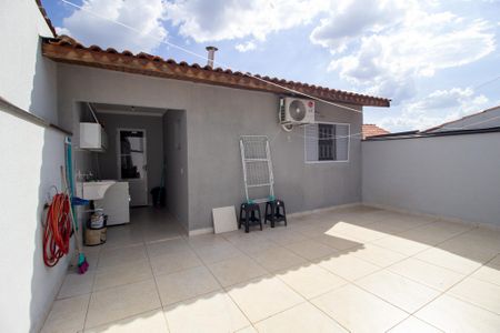 Casa de condomínio para alugar com 90m², 3 quartos e 2 vagasQuintal