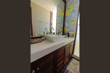 Apartamento à venda com 381m², 3 quartos e 3 vagasBanheiro do Quarto 2