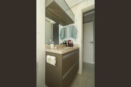 Apartamento à venda com 76m², 2 quartos e 1 vaga Apartamento à venda com 76m², 2 quartos e 1 vagaBanheiro da Suíte