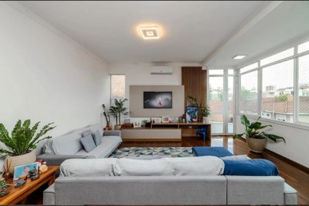 Casa à venda com 300m², 3 quartos e 5 vagas